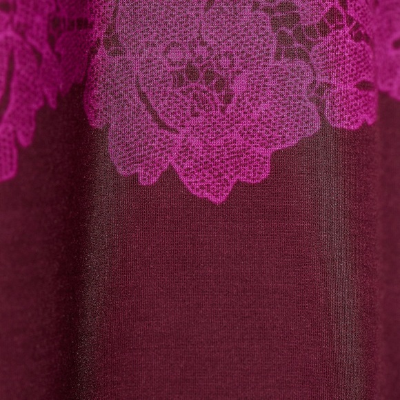 Isaac Mizrahi Live! Women's Shaper Sz XXS Printed Lace Berry purple top - Picture 3 of 3